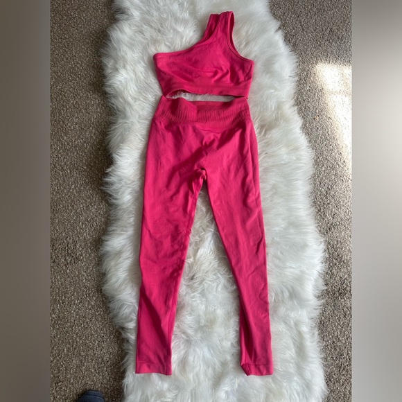 Booty lifting Two piece hot pink workout set size small - Picture 3 of 10